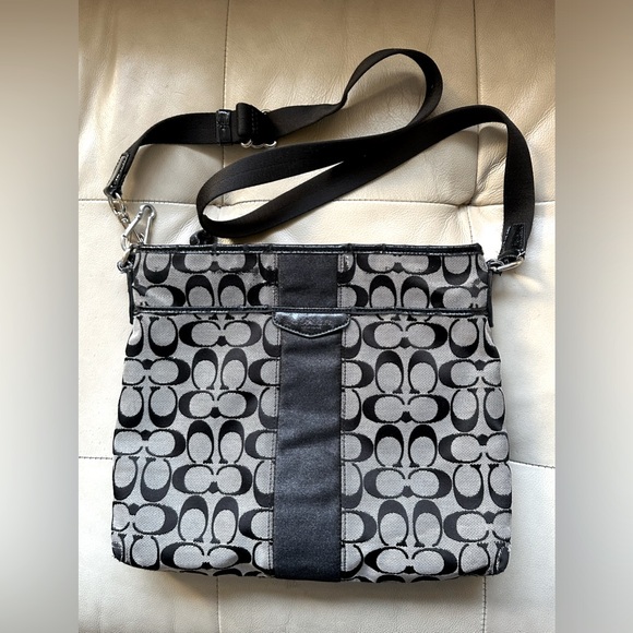 Coach medium size canvas and pattern leather black and grey crossbody bag - Picture 1 of 13